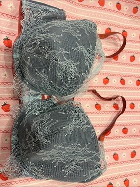 Victoria’ Secret Light Blue Lace Bra size 38 D